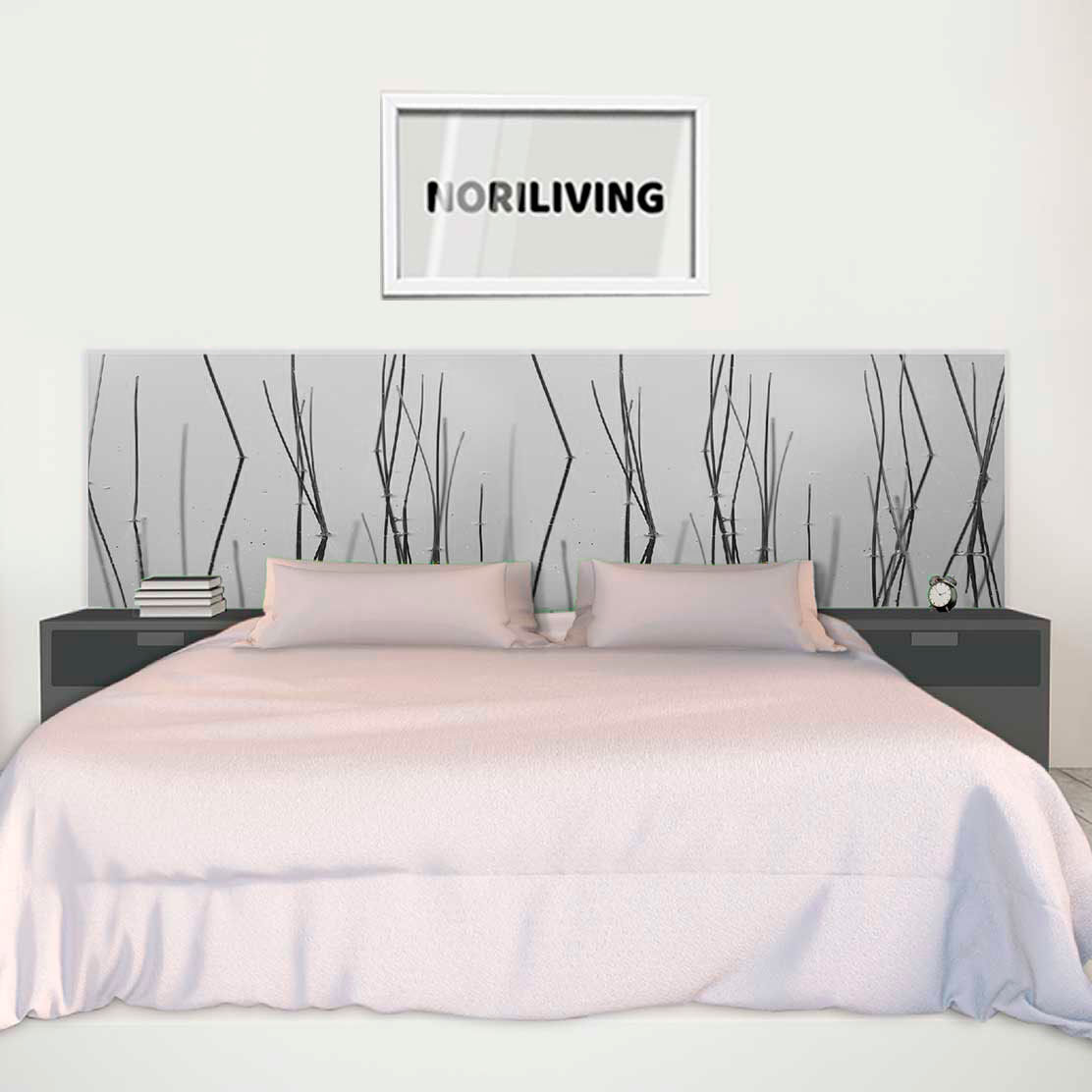 im Schlafzimmer eingebaute Bettrückwand mit Motiv Gras im Wasser 425 schwarz-weiß