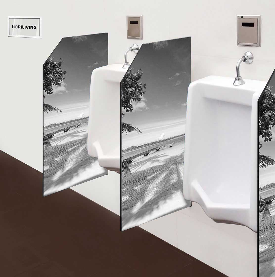 in der Toilette eingebaute Schamwand mit Motiv Strand von Bora Bora mit Steg ins Meer 008 schwarz-weiß