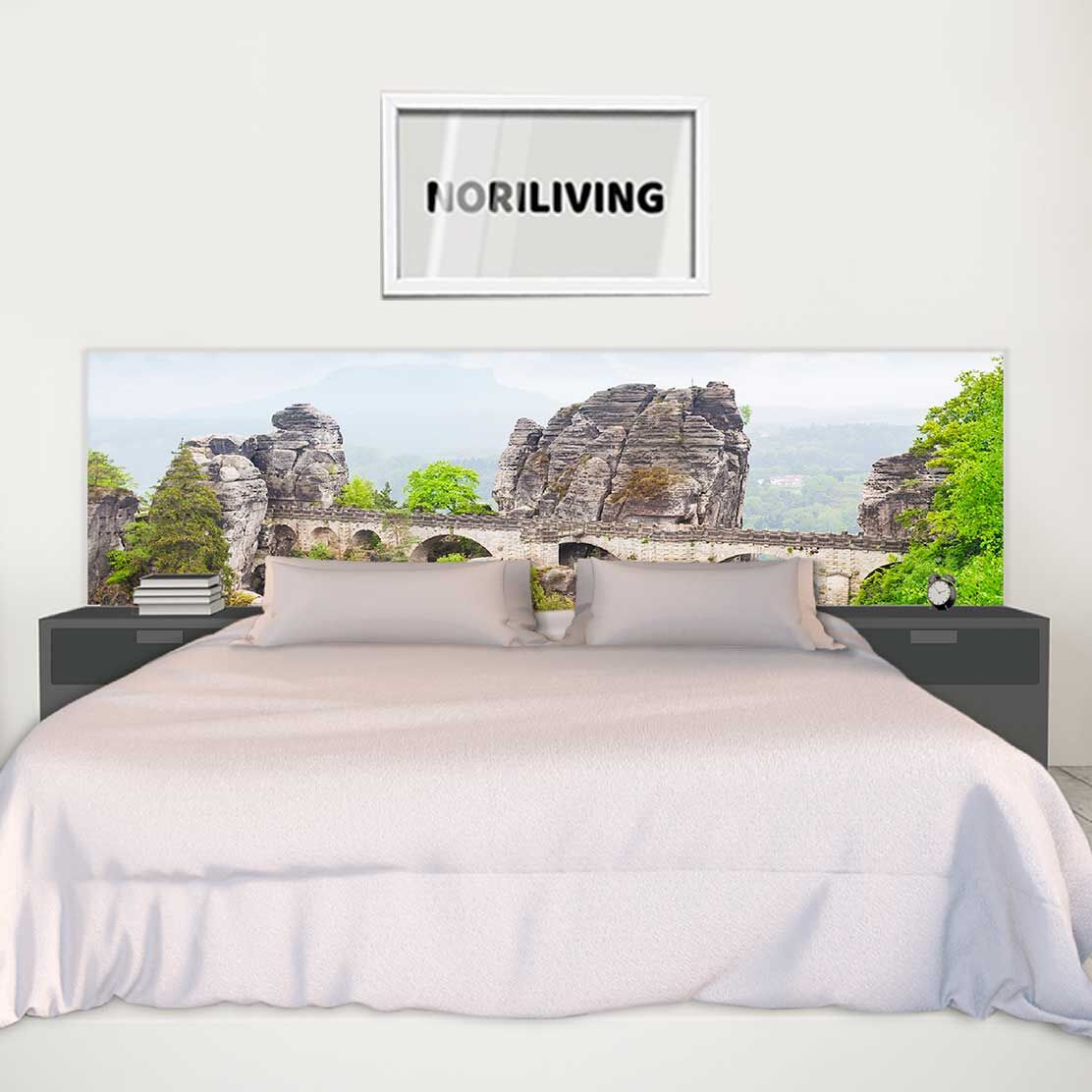 im Schlafzimmer eingebaute Bettrückwand mit Motiv Basteibrücke 517