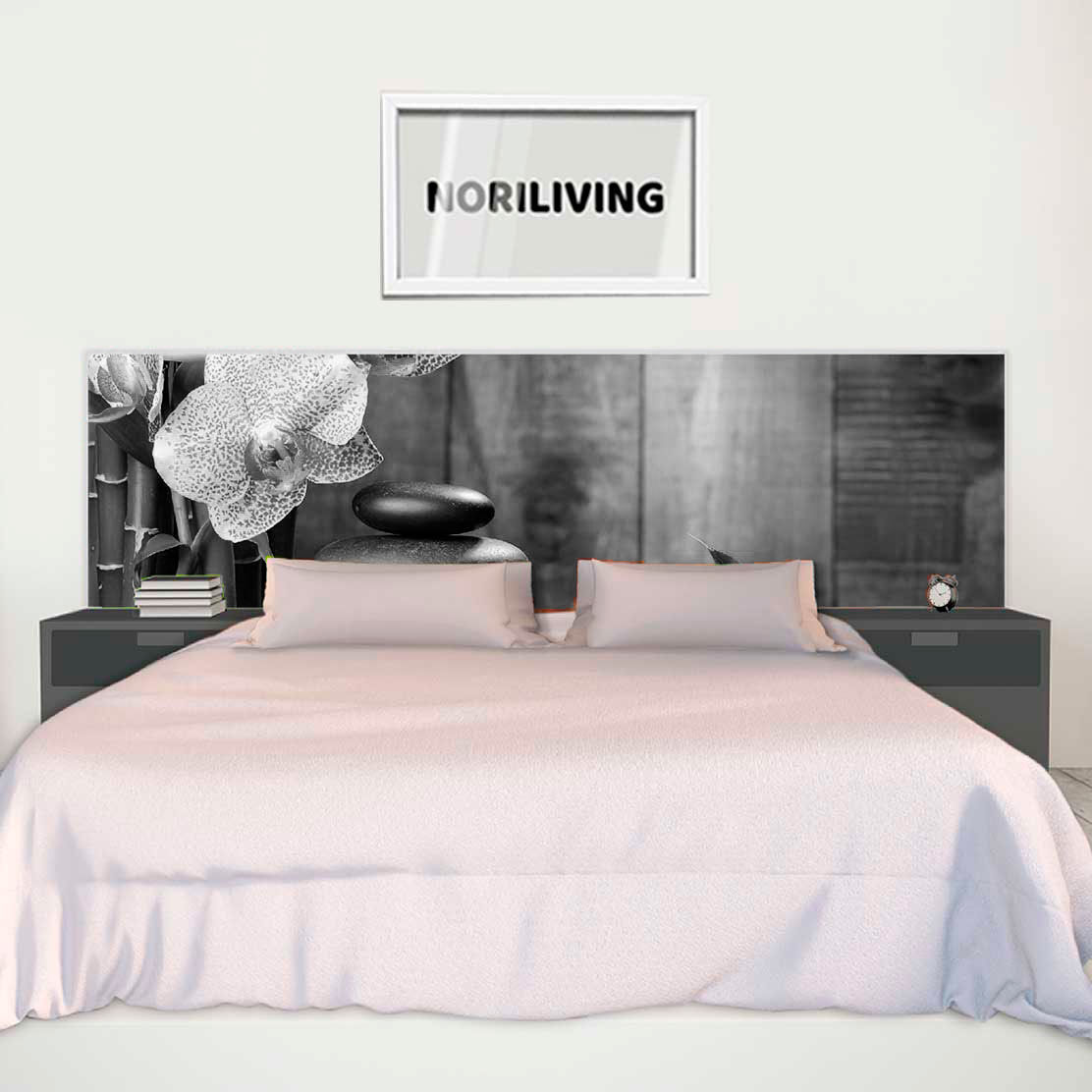im Schlafzimmer eingebaute Bettrückwand mit Motiv Zen Steine mit Orchidee und Bambus 491 schwarz-weiß