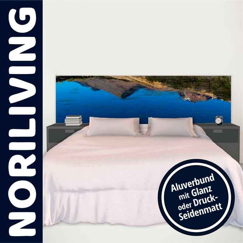 Schlafzimmer mit Bett, Landschaftsbild als Aluverbund-Kopfteil, Glanz oder Druck-Seidenmatt verfügbar