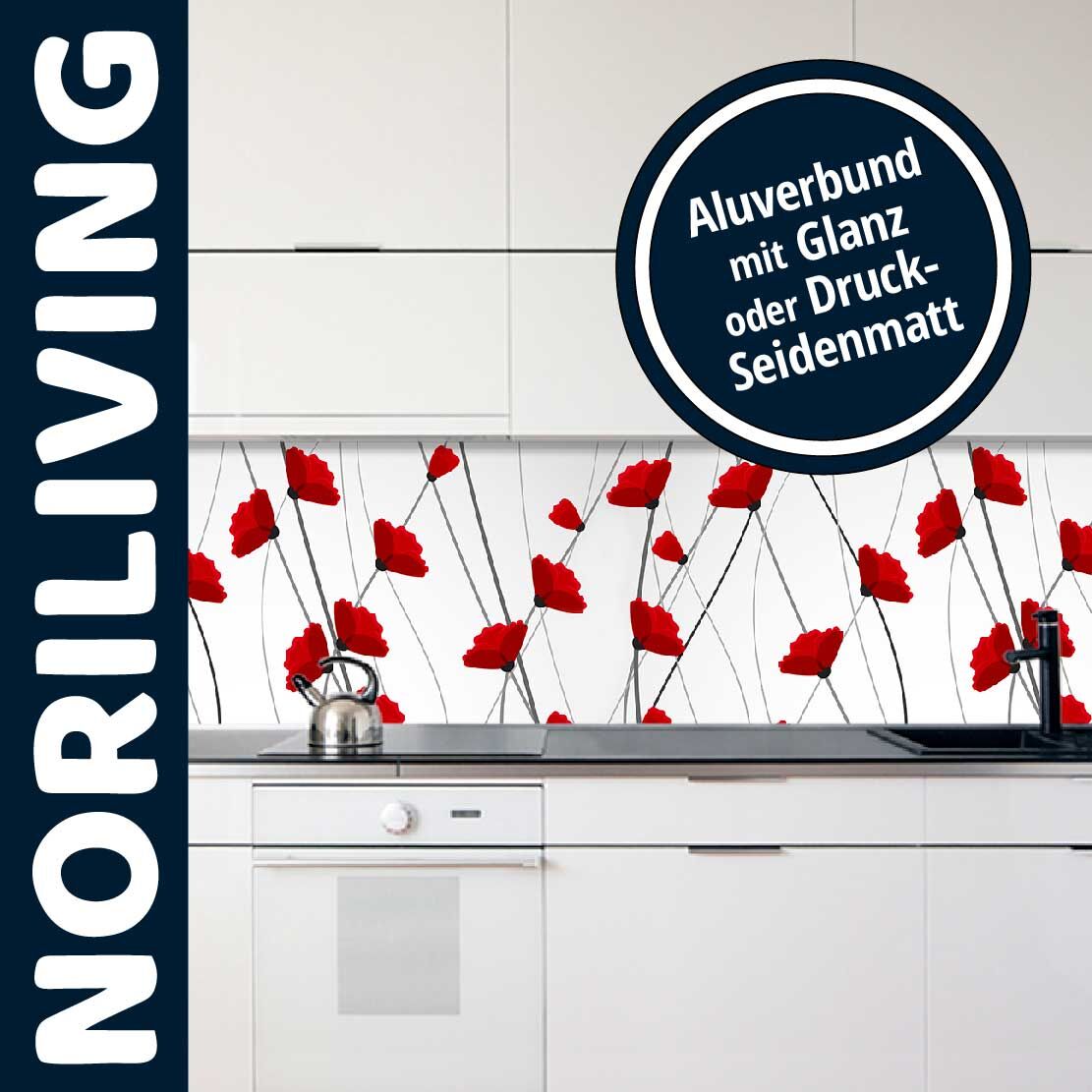 Moderne Küche mit weißer Einrichtung, glänzende oder seidenmatte Küchenrückwand mit rotem Mohnblumenmuster, Noriliving Produkt