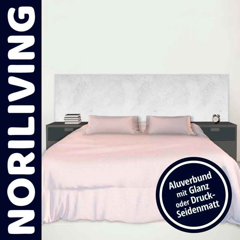Minimalistisches Schlafzimmer mit einem Bett mit weißem Kopfteil und Nachttischen, NORILIVING Aluverbund