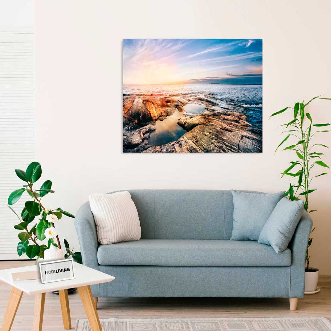 Wandbild über dem Sofa mit Motiv Steinküste des Ladogasees bei Sonnenuntergang 599