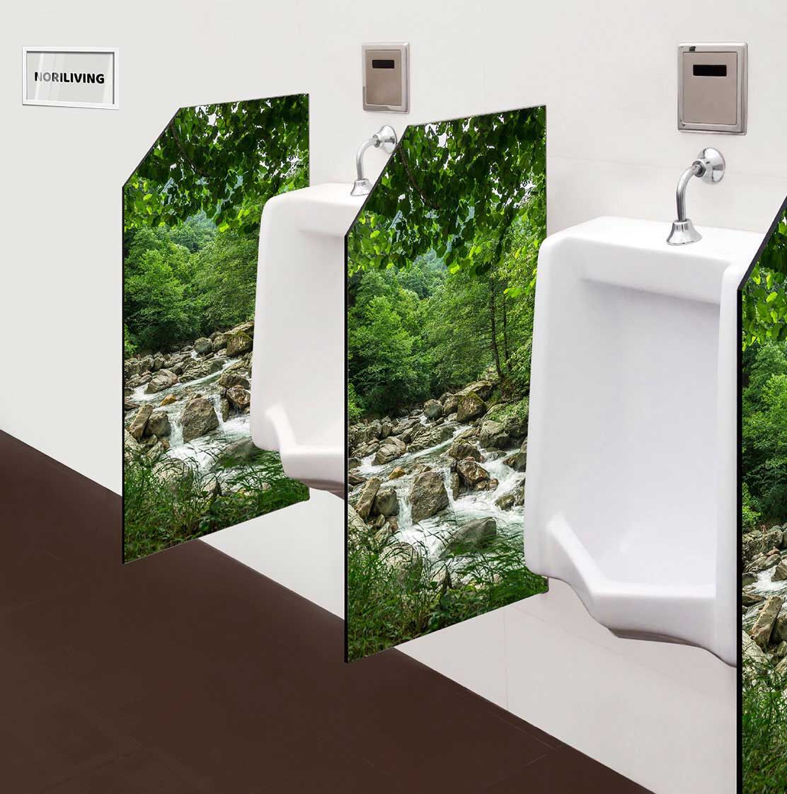 in der Toilette eingebaute Schamwand mit Motiv kleiner Wasserlauf über Felsen 181