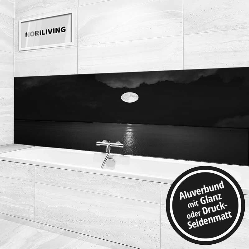 Ansicht des Badrückwand-Motivs Vollmond in Wolken über dem Wasser 755 schwarz-weiß Höhe zentriert