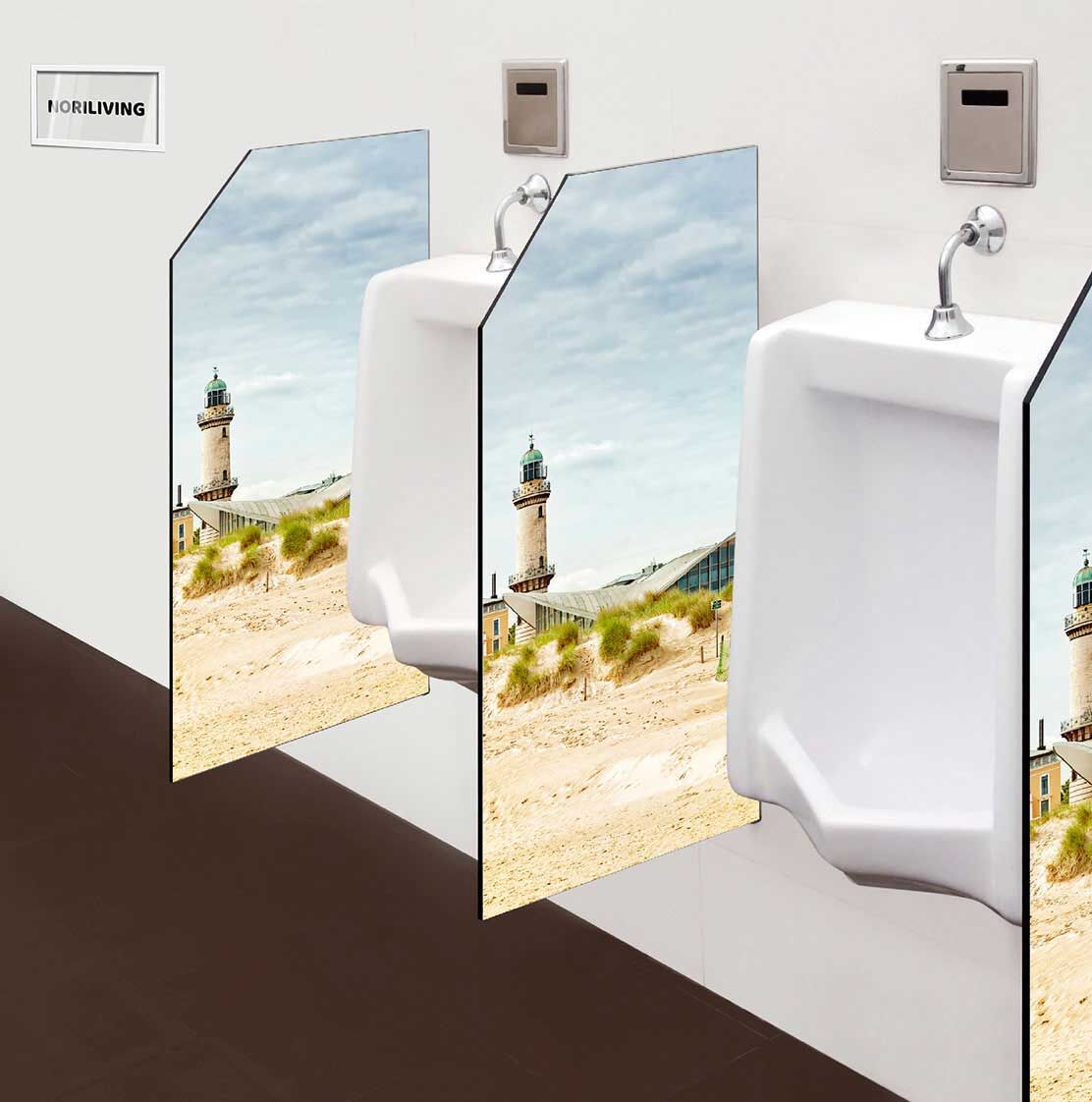 in der Toilette eingebaute Schamwand mit Motiv Leuchtturm und Teepott-Gebäude in Rostock Warnemünde 379