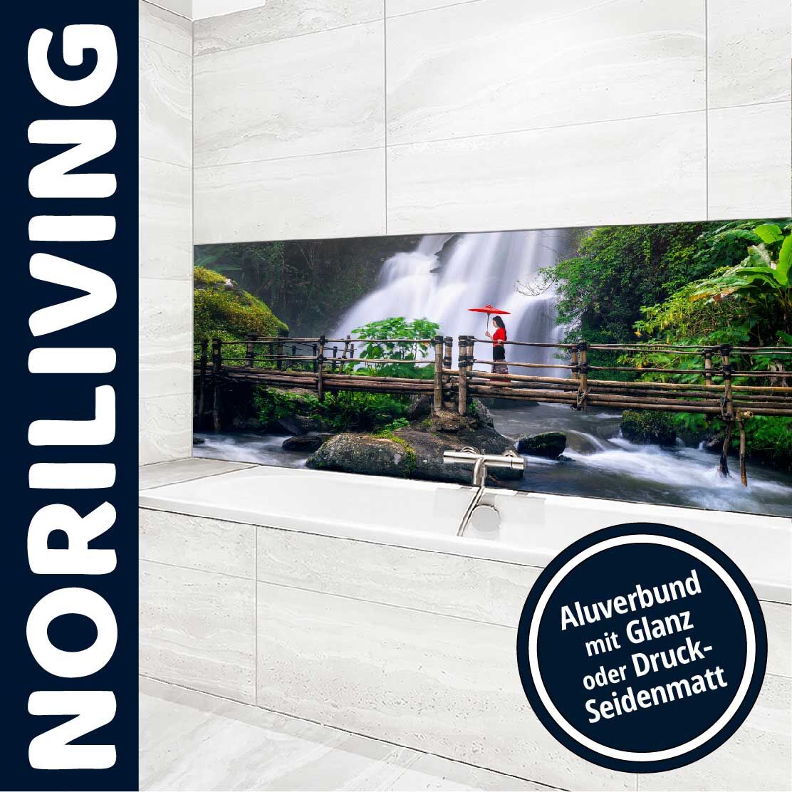 Moderner Badezimmerbereich mit großformatigem Wasserfallbild auf einer Aluverbundplatte, umgeben von stilvollen weißen Fliesen