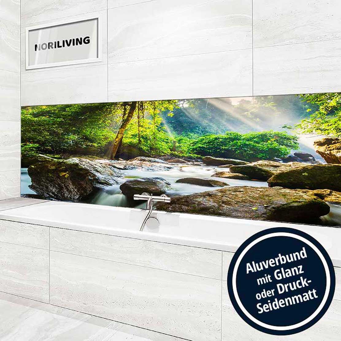 Ansicht des Badrückwand-Motivs kleiner Wasserlauf über Felsen 736 Höhe zentriert