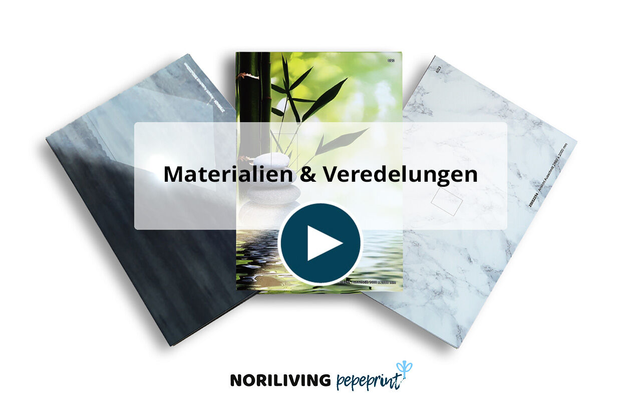 Materialien und Veredelungen - Katalogansicht Drei Kataloge mit verschiedenen Materialien und Veredelungen, darunter einer mit Bambus-Motiv, auf weißem Hintergrund.