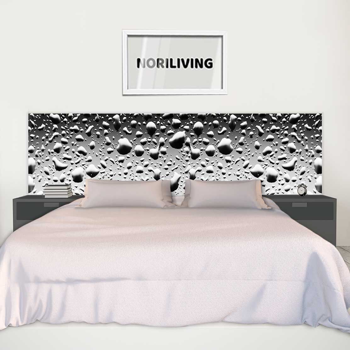 im Schlafzimmer eingebaute Bettrückwand mit Motiv Wasser Tropfen monochrom 916