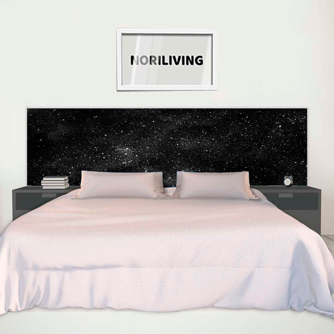 im Schlafzimmer eingebaute Bettrückwand mit Motiv Weltraum mit Sternen 238 schwarz-weiß