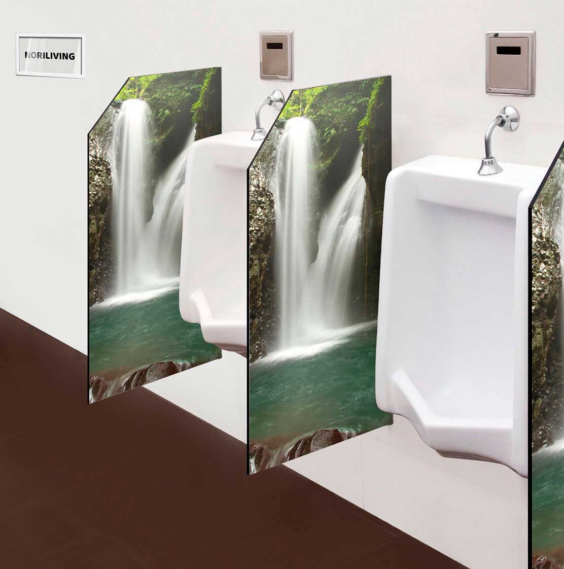 in der Toilette eingebaute Schamwand mit Motiv Gitgit Wasserfall auf Bali 857