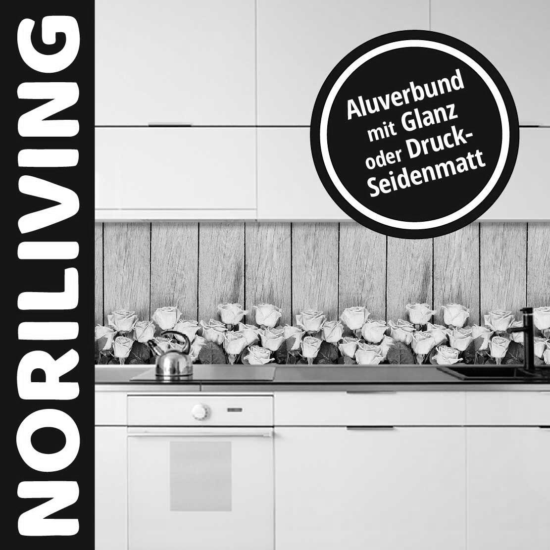 Abbildung einer Küchenrückwand mit Motiv Rosa Rosenstrauß über Holztisch 640 schwarz-weiß