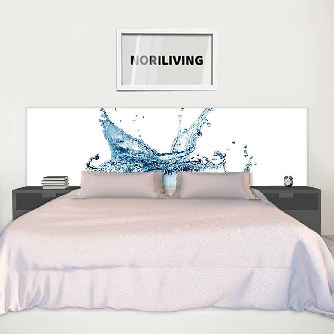 im Schlafzimmer eingebaute Bettrückwand mit Motiv spritzendes Wasser 133