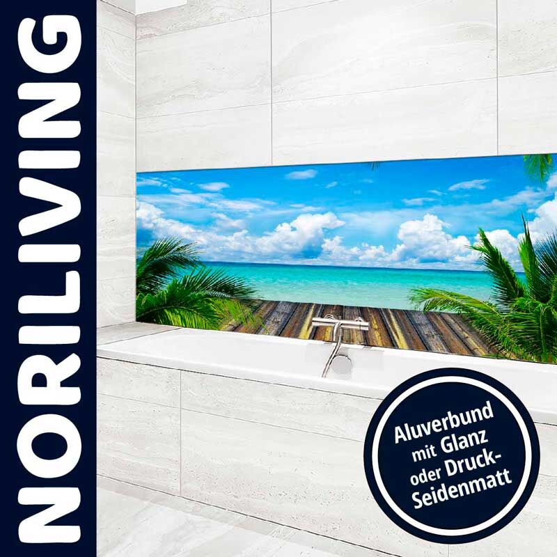 Modernes Badezimmer mit Aluverbund-Druck von Strandszene Badezimmer mit an der Wand montierter Aluverbundplatte, die eine lebendige Strandszene zeigt
