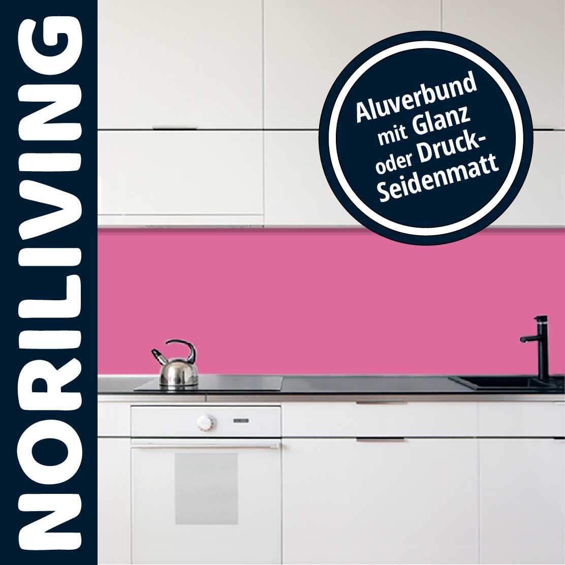 Moderne Küche mit pinker Küchenrückwand von Noriliving, erhältlich in Aluverbund mit Glanz oder Seidenmatt
