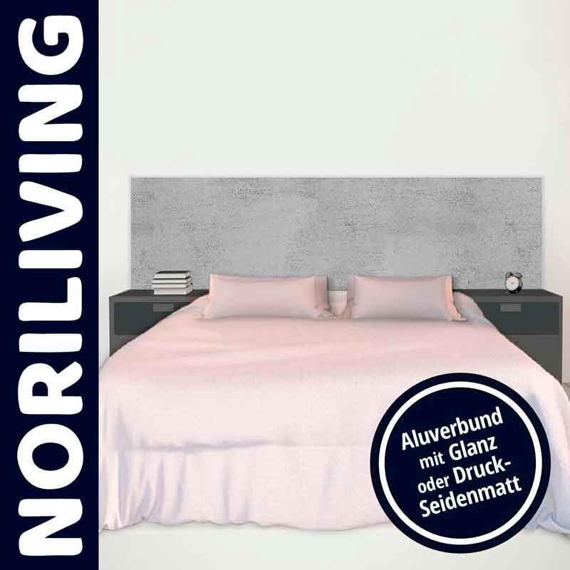 Elegantes Schlafzimmer mit pinker Bettwäsche, grauem Alu-Deko-Panel und Nachttischen, NORILIVING Design