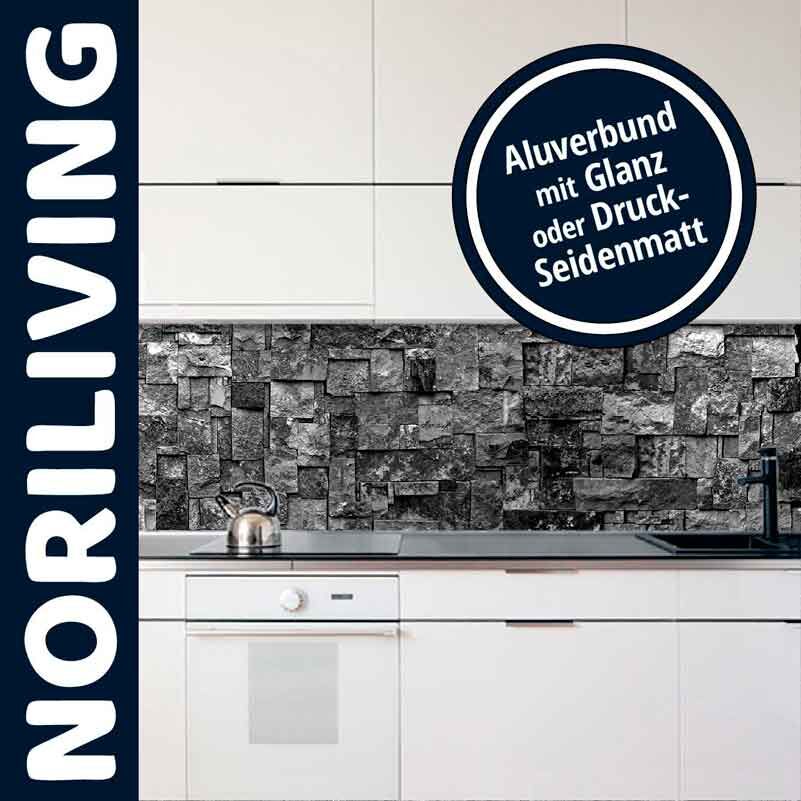 Küchenrückwand aus Aluverbund in Steinoptik mit Glanz- oder Druck-Seidenmatt-Finish, installiert in einer modernen Küche