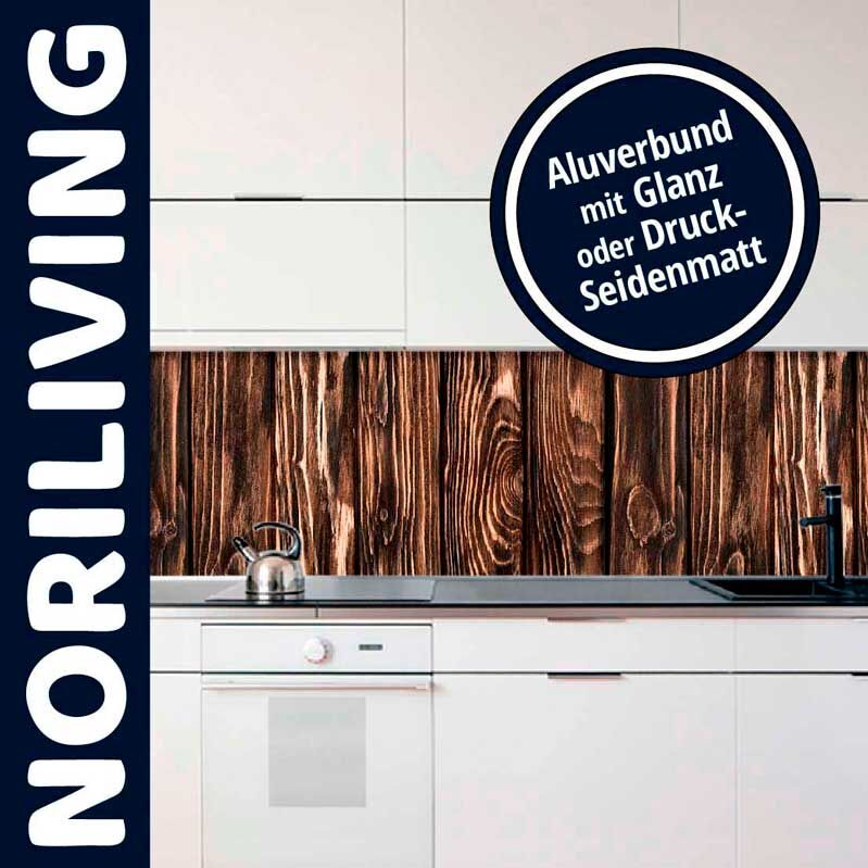 Moderne Küche mit weißer Einrichtung und Noriliving Aluverbund Rückwand in Holzoptik