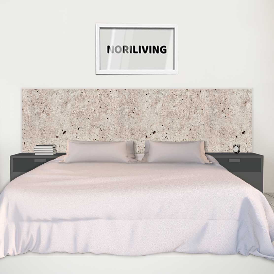 im Schlafzimmer eingebaute Bettrückwand mit Motiv beige-rötliche Zementputz-Wand 586