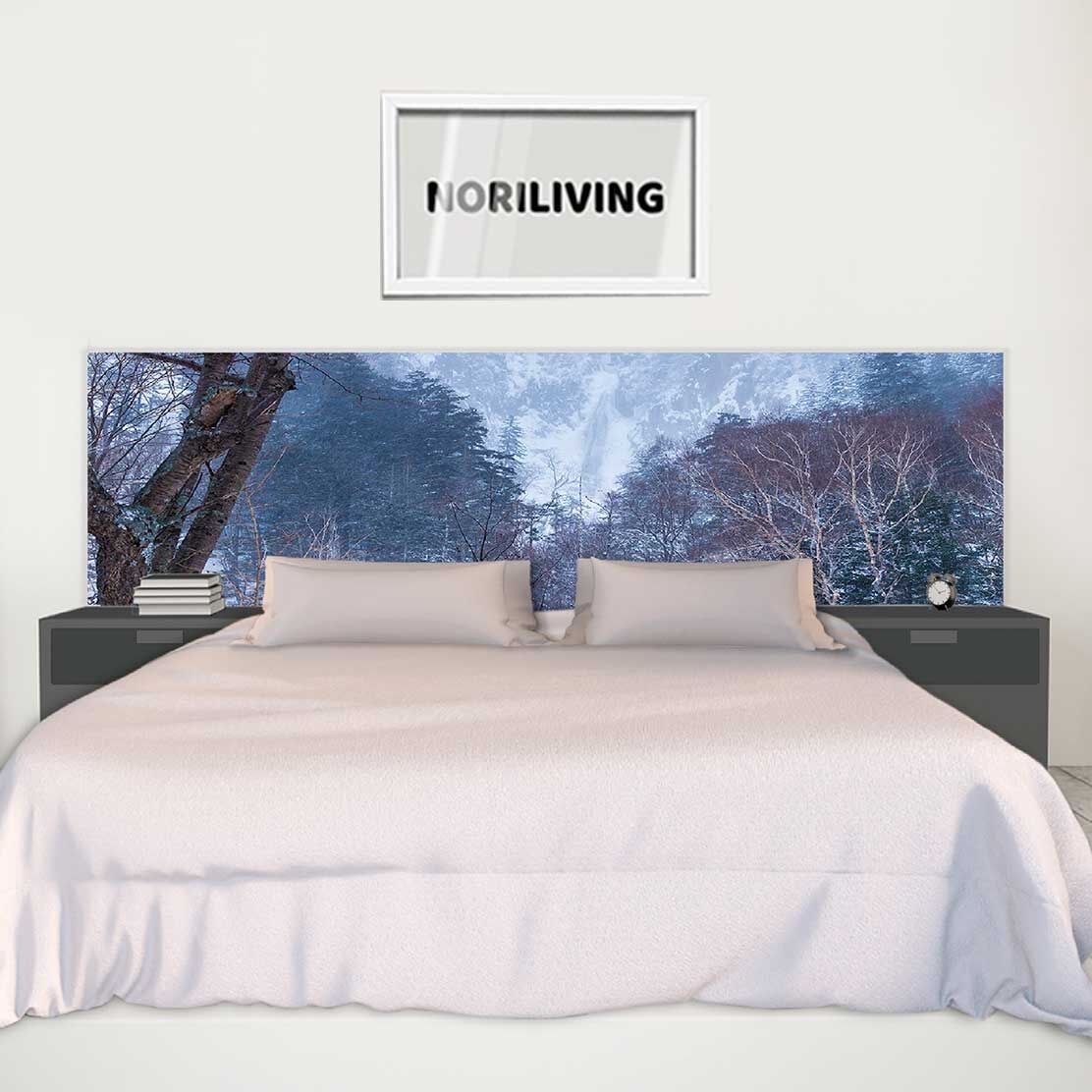 im Schlafzimmer eingebaute Bettrückwand mit Motiv Winterlandschaft in den Bergen 394