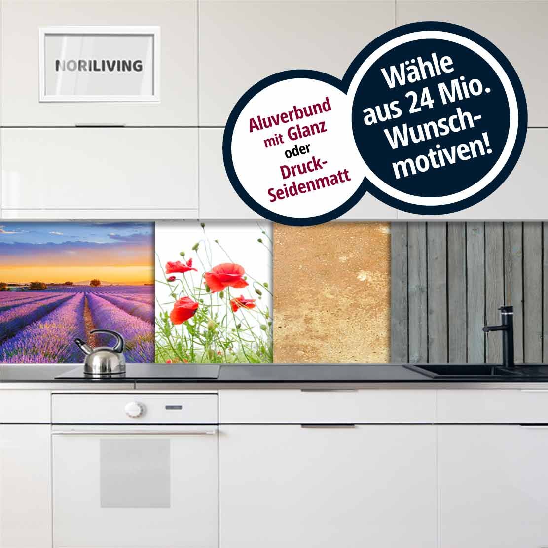 Wählen Sie Ihre individuelle Küchenrückwand aus Millionen von Motiven Moderne Küche mit verschiedenen Motiven auf der Rückwand, darunter ein Lavendelfeld, Mohnblumen und Texturmuster