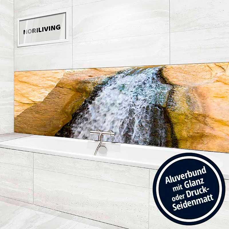 Leuchtende Badewanne mit Wasserfall-Motiv und Aluverbundverkleidung