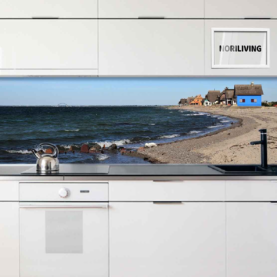 in der Küche eingebaute Küchenrückwand mit Motiv Ostseeküste in Schleswig-Holstein 875