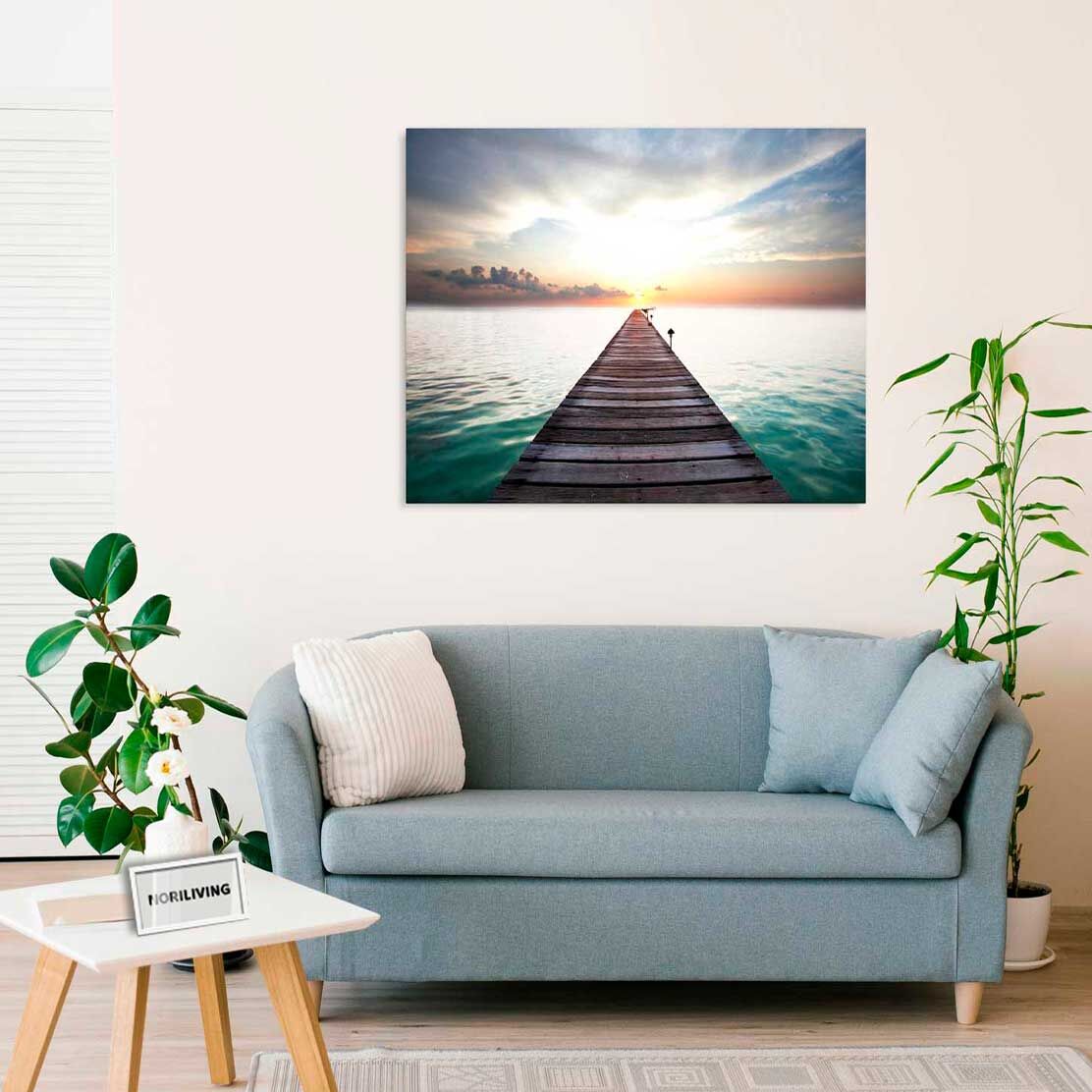 Wandbild über dem Sofa mit Motiv Holzsteg ins Meer 520