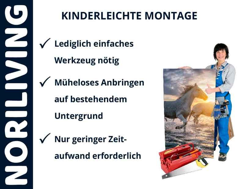 Person präsentiert Bild mit Installationsmaterial, kinderleichte Montage, nur einfaches Werkzeug nötig