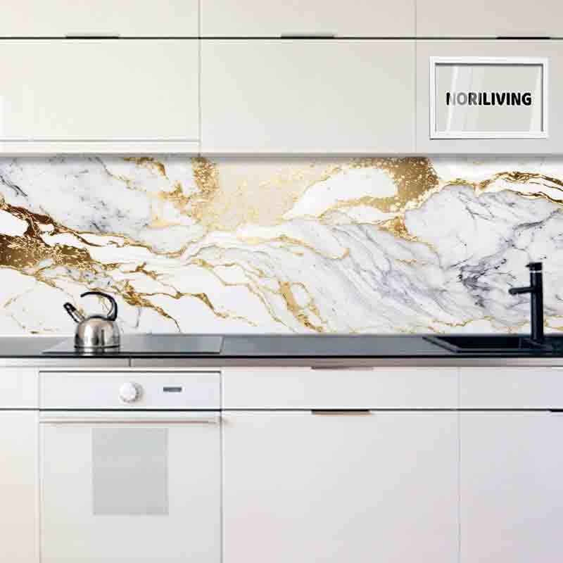 in der Küche eingebaute Küchenrückwand Profiline mit Motiv Marmor hellgrau mit goldenen und braunen Einschlüssen 056