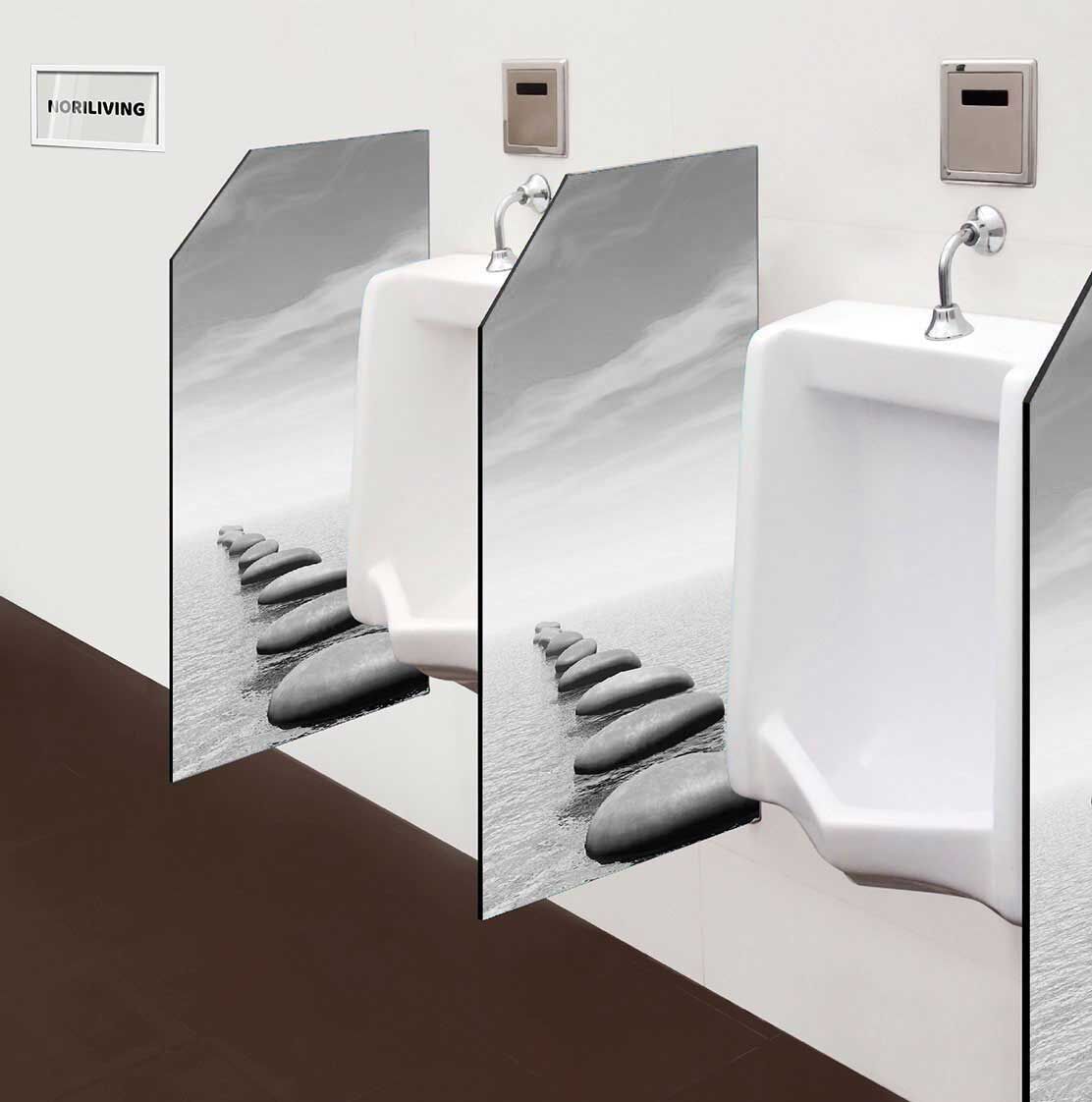 in der Toilette eingebaute Schamwand mit Motiv Steinweg im Wasser 395 schwarz-weiß