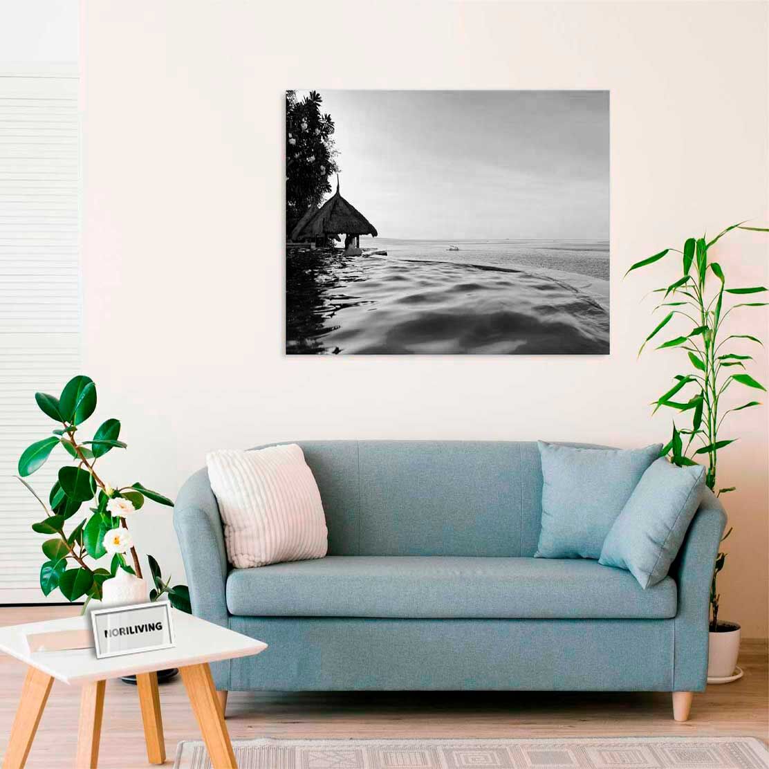 Wandbild über dem Sofa mit Motiv Sonnenuntergang und Meerblick aus dem Pool 736 schwarz-weiß