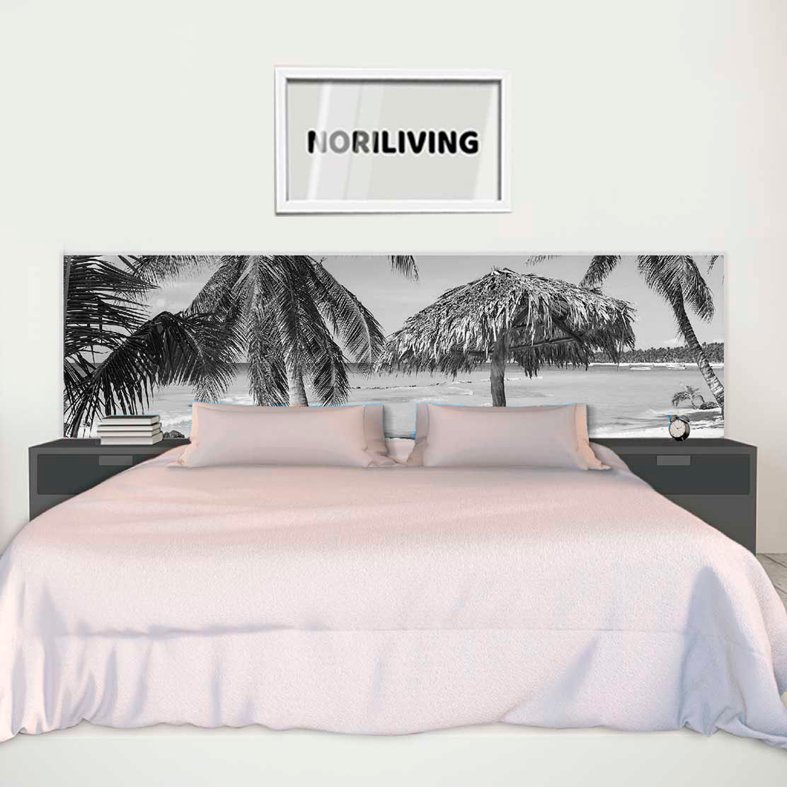 im Schlafzimmer eingebaute Bettrückwand mit Motiv Kokospalmen am weißen Sandstrand Insel Saona 558 schwarz-weiß