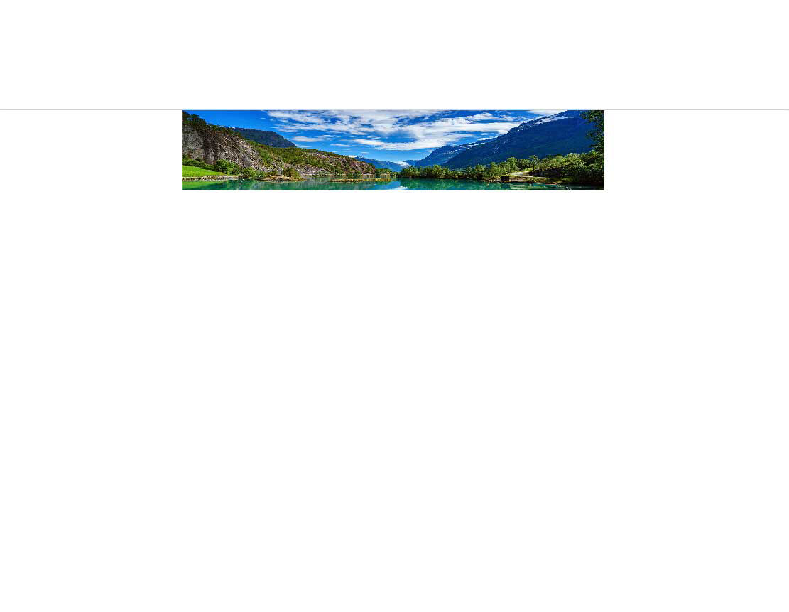 Panoramabild von Bergen und einem See unter blauem Himmel