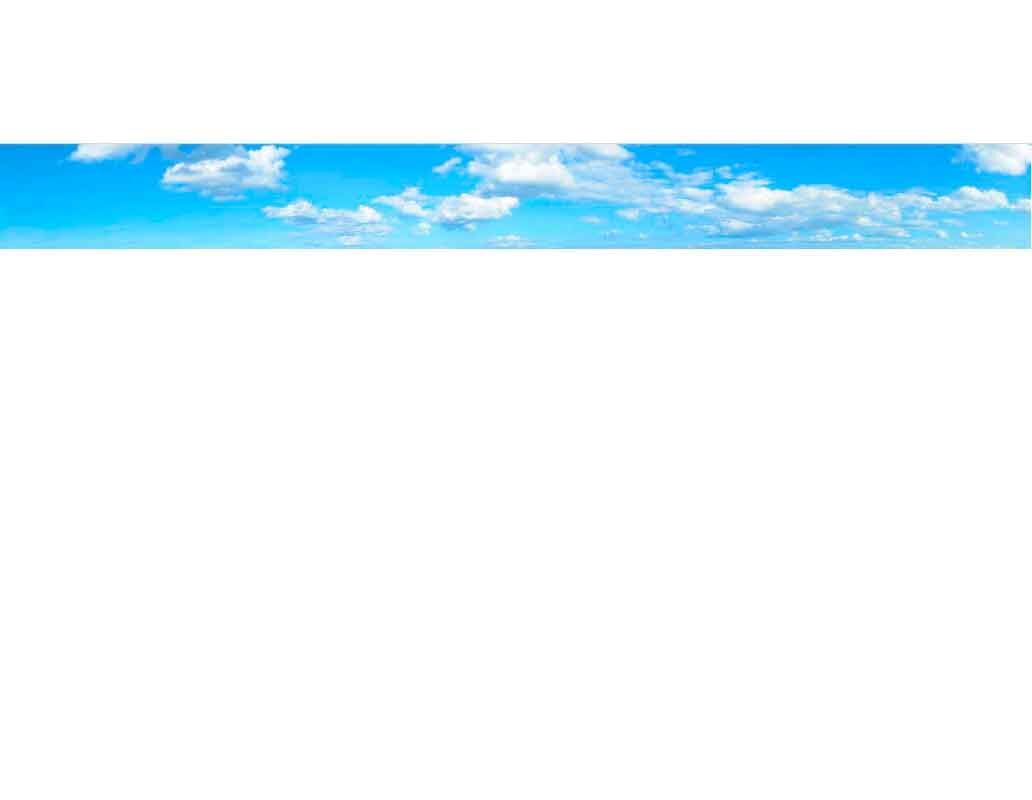 Ein Panoramabild des Himmels mit weißen Wolken am blauen Himmel