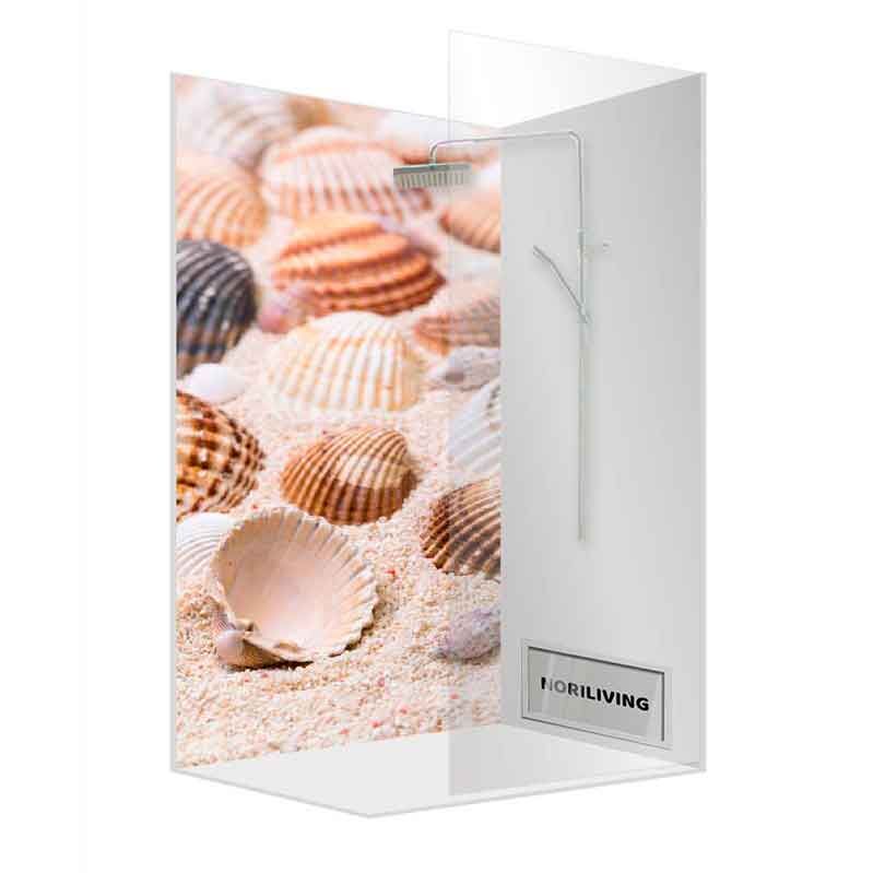 Moderne Duschkabine mit Muscheldesign auf der Glaswand und eleganter Duscharmatur