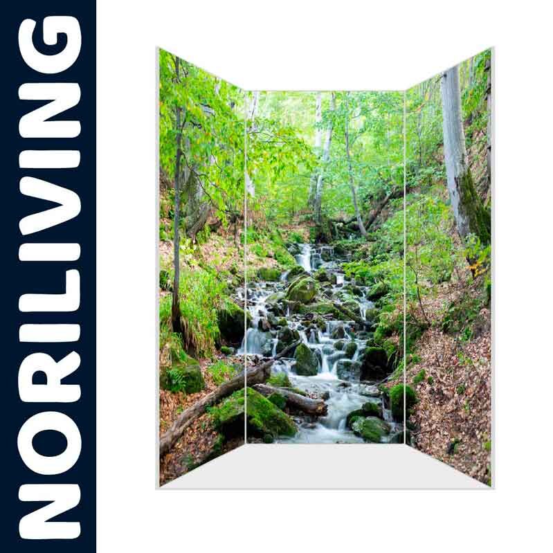 Raumteiler mit beruhigendem Bachlauf in einem Wald von Noriliving