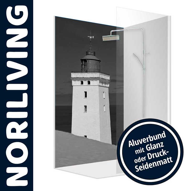 Duschtrennwand mit schwarzem und weißem Leuchtturm-Motiv, Aluverbund in Glanz oder Seidenmatt, von Noriliving