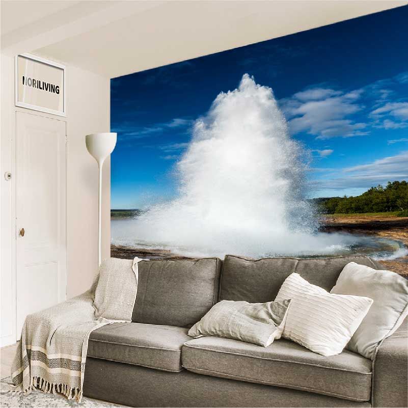 im Wohnzimmer eingebaute Wohnzimmerrückwand mit Motiv ausbrechender Geysir heißer Quellen auf Island 011