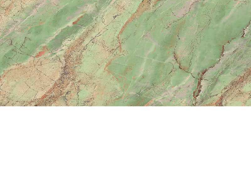 Grünlich-erdige Natursteinplatte mit natürlichen Aderungen