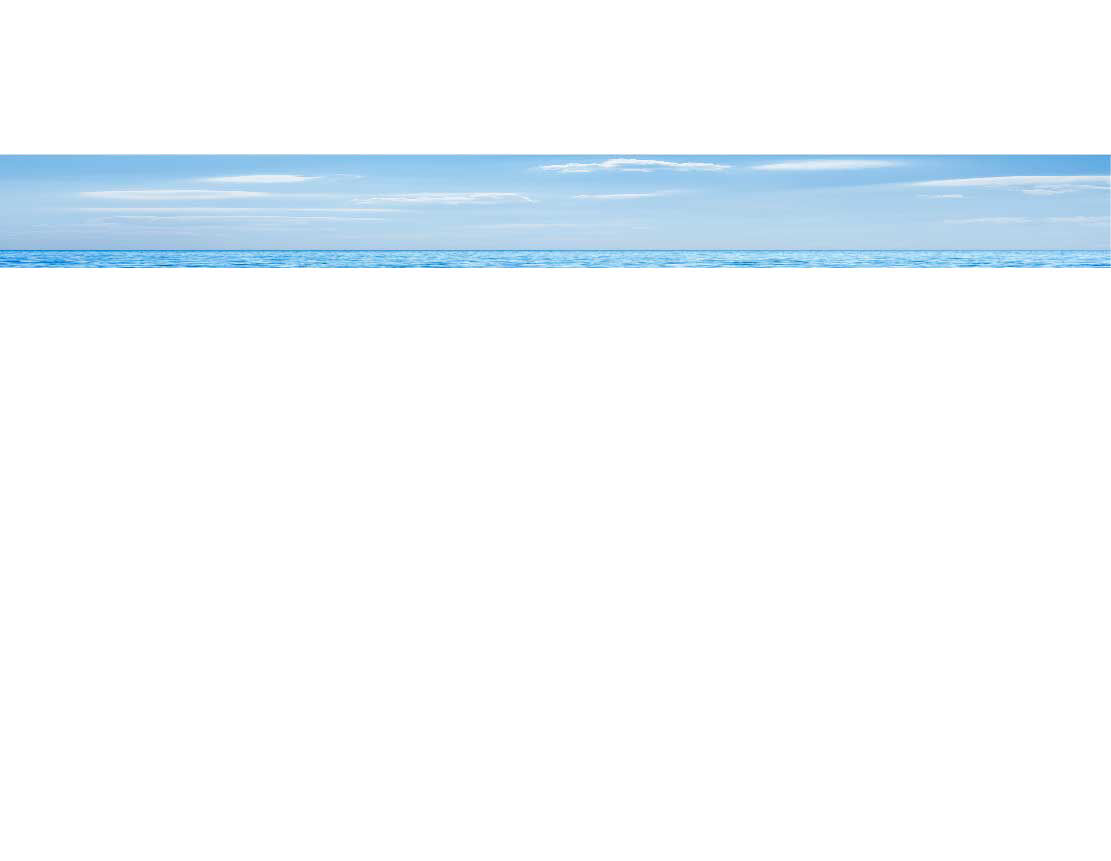 Klarer blauer Himmel über ruhigem Meer