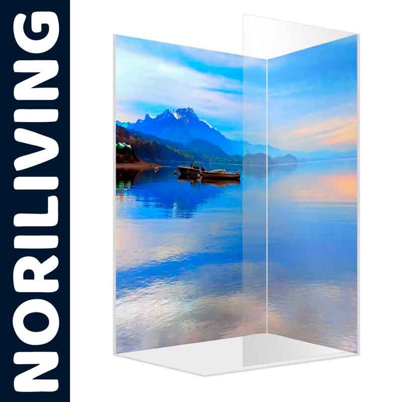 Duschwand von Noriliving mit einem Panorama von See und Bergen im Sonnenuntergang