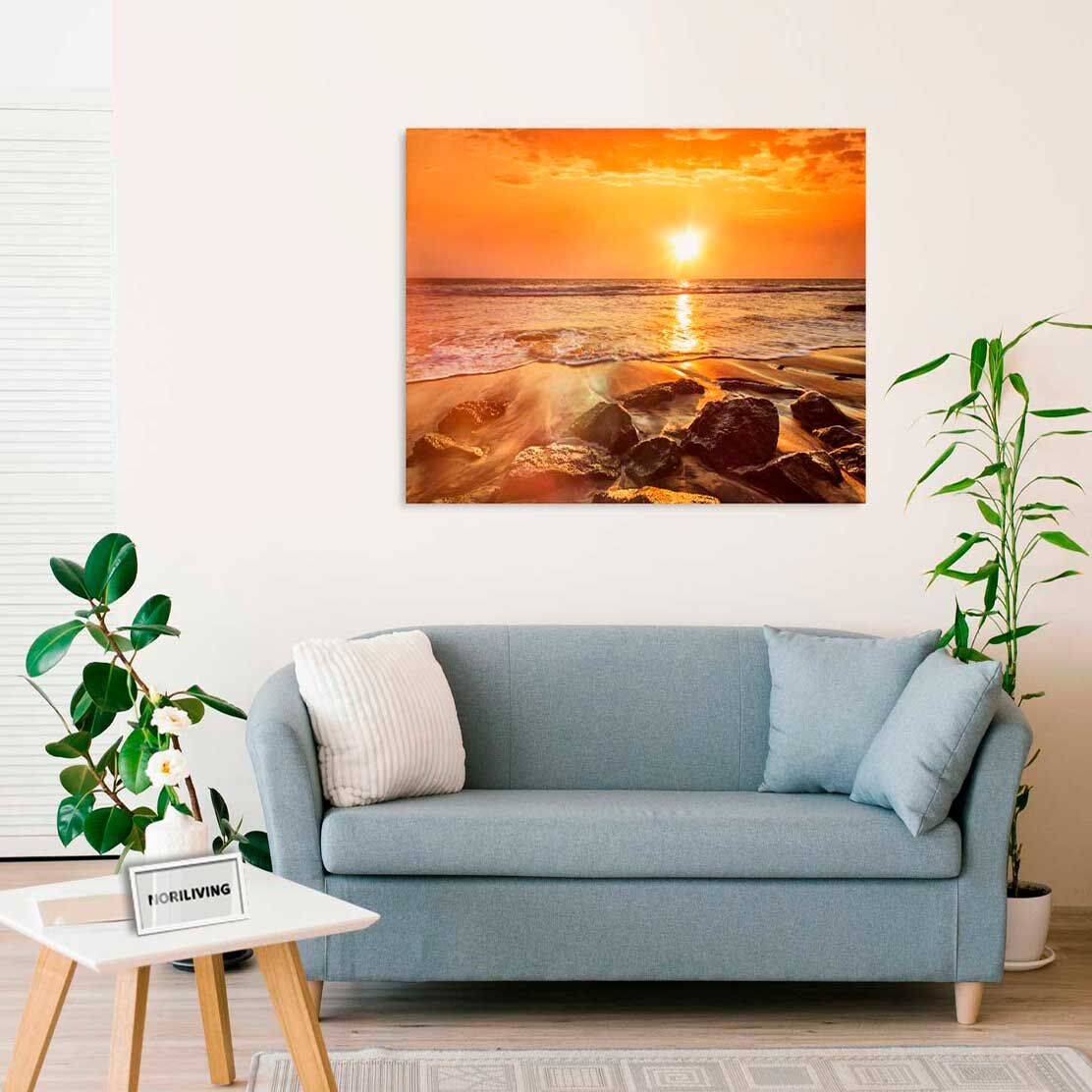Wandbild über dem Sofa mit Motiv Wellen und Felsen am Strand bei Sonnenuntergang 844