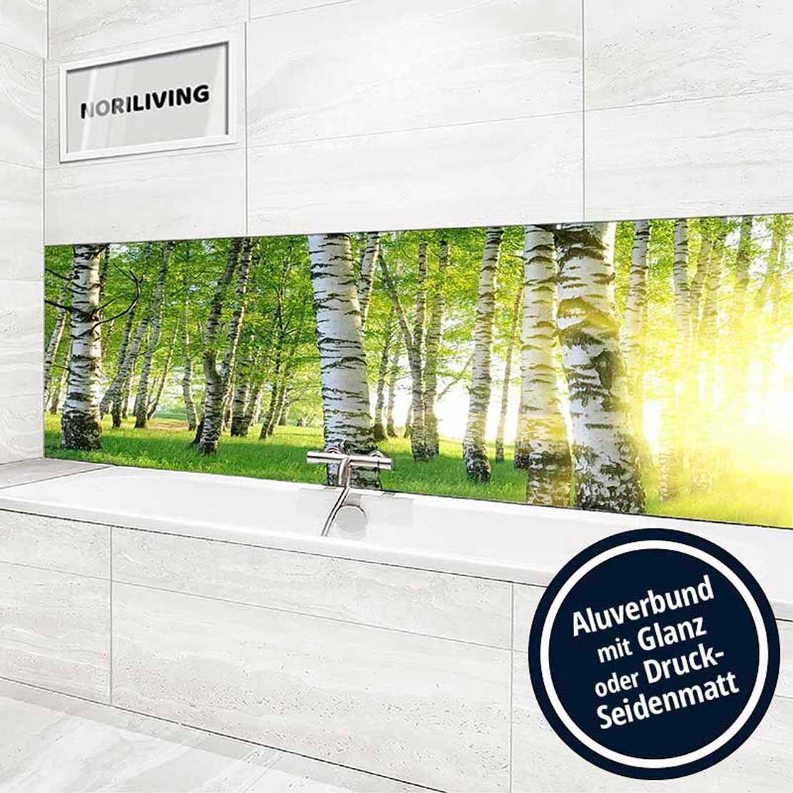 Moderne Badezimmerwand mit Birkenwald-Motiv auf Aluverbund, glänzend oder seidenmatt gedruckt