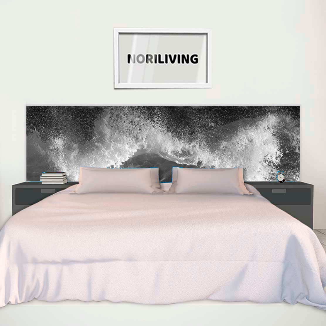 im Schlafzimmer eingebaute Bettrückwand mit Motiv weiße Ozeanwelle 288 schwarz-weiß