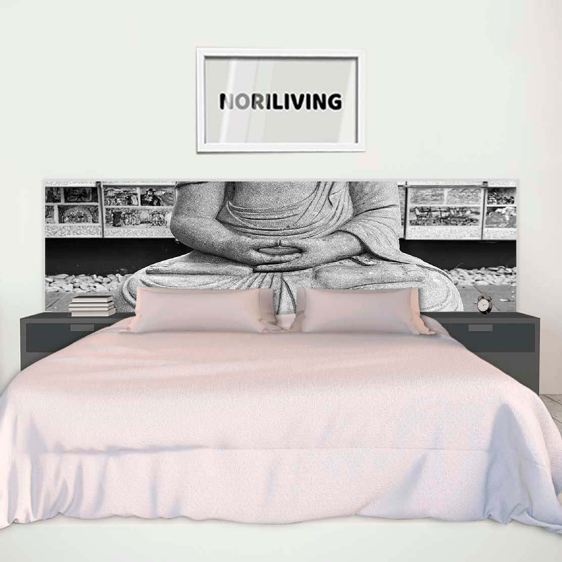 im Schlafzimmer eingebaute Bettrückwand mit Motiv Buddha in Madeira 345 schwarz-weiß
