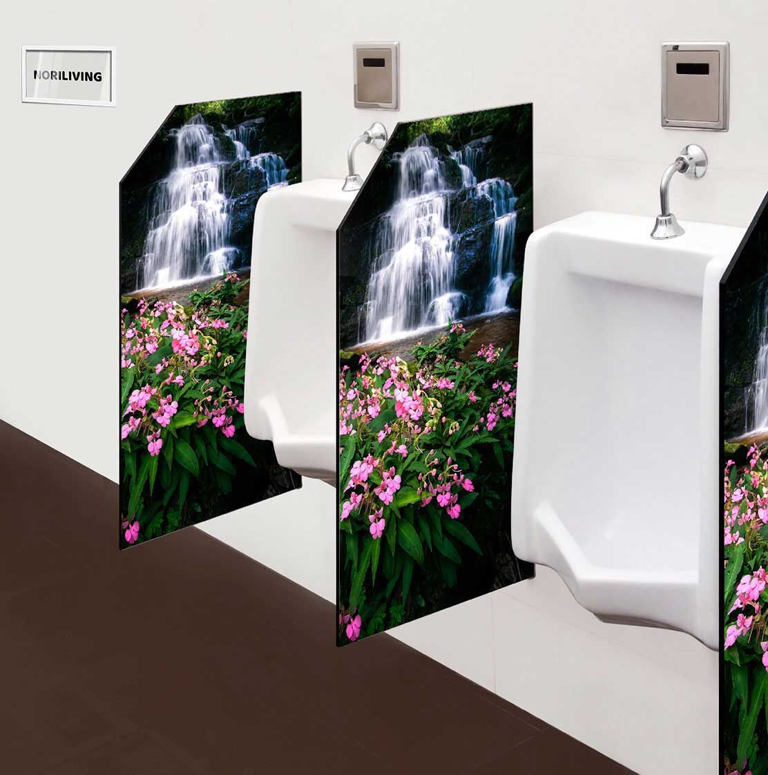 in der Toilette eingebaute Schamwand mit Motiv Mann Daeng Wasserfall Thailand 998