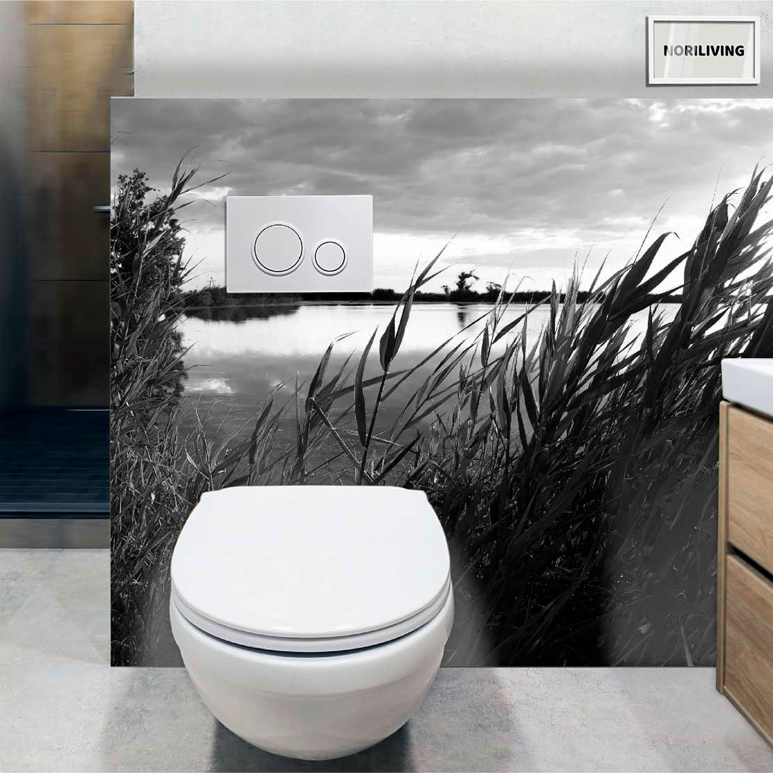 im WC eingebaute Toilettenrückwand mit Motiv Sonnenaufgang am bewachsenen See 701 schwarz-weiß